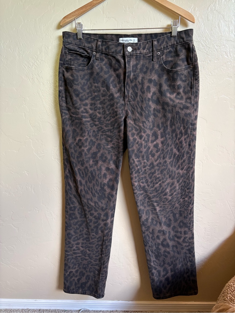 Abercrombie & Fitch Mid Rise 90’s Straight Leg Leopard Cheetah Print Brown Jeans